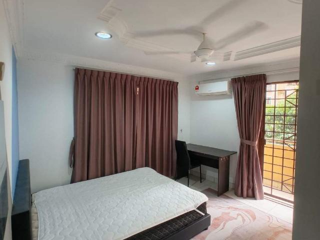 [Female unit♀️] Balcony Room with AC & Window @Palm Spring, Kota Damansara