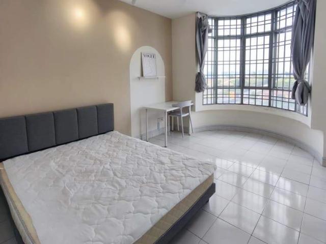 Female unit Cozy Middle room for rent