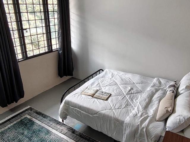 Female unit for rent @ de tropicana, kuchai lama master room 1