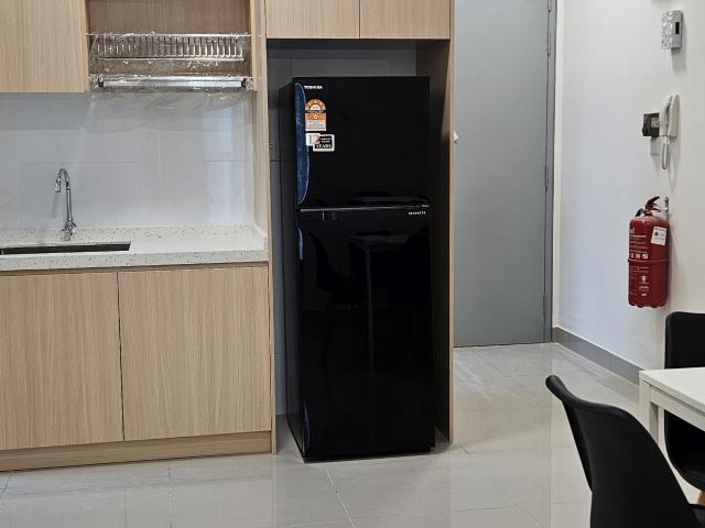 [Female unit] Immediately Move In Master Room at New Condo 121 Residences. Walking Distance to LRT3