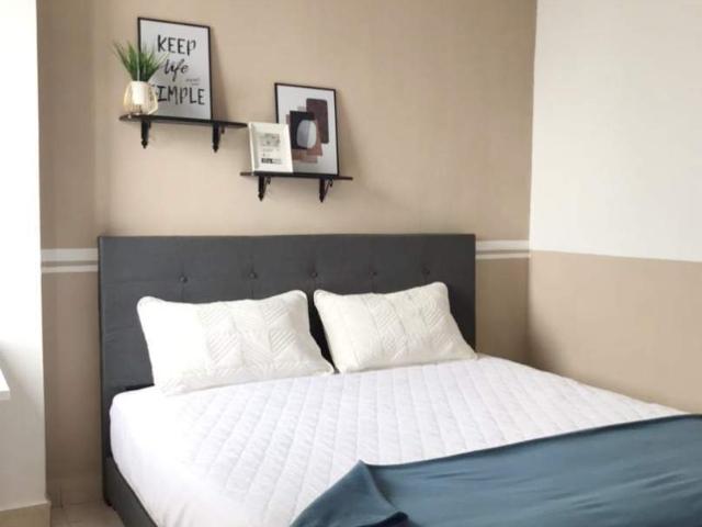 Female unit, Large Master bedroom, 10 mins walk to LRT