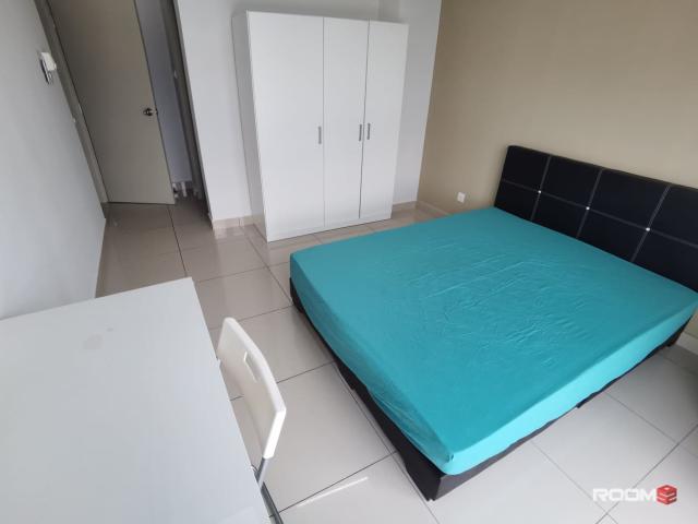 FEMALE UNIT, MASTER BEDROOM. PACIFIC PLACE, Walking distance to LRT station. Kelana jaya, kerinchi, KL sentral, Abdull