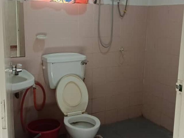 Female Unit Master Room at Evergreen Park, Bandar Sungai Long