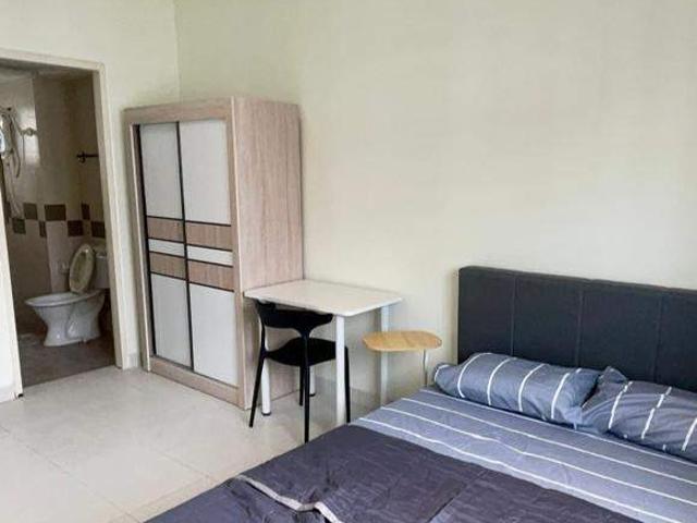 Female unit @ master room @ seri mutiara setia alam for rent