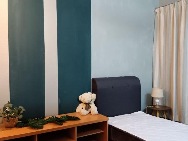 [Female unit] Medium Single Room with Balcony @ Bandar Kinrara 4, Puchong