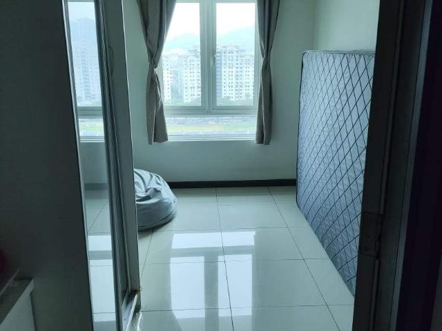 [Female Unit] Medium Room with PJ View from window