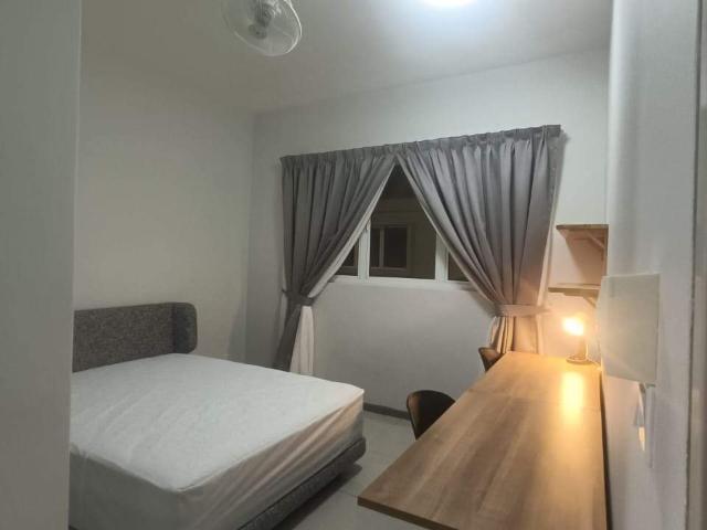 FEMALE UNIT MEDIUM Room attached PRIVATE BATHROOM NEAR HELP UNI