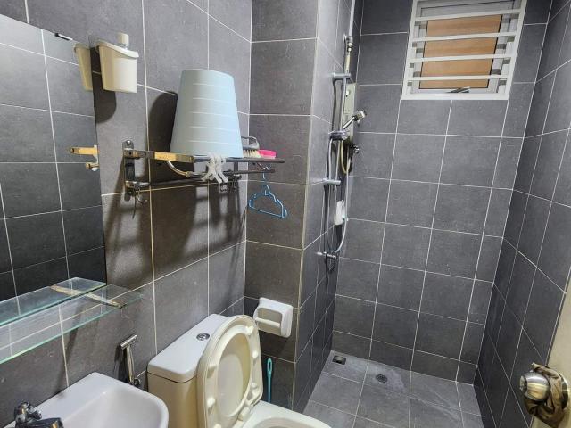 Female Unit Medium with Private Balcony with 2 set Single Bed for Rent @ Seksyen 22 Shah Alam