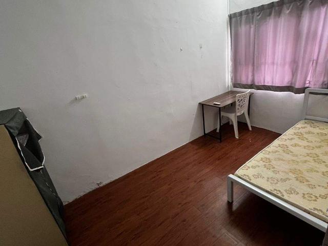 Female Unit】Middle Room With Air Con️ SS2 Petaling Jaya️Walking Distance To【LRT】Taman Paramount