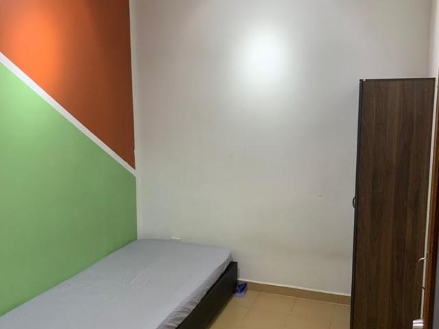 ❣️ Female Unit ❣️ Middle Room at SS17 Subang Jaya with High Speed WIFI ⚡