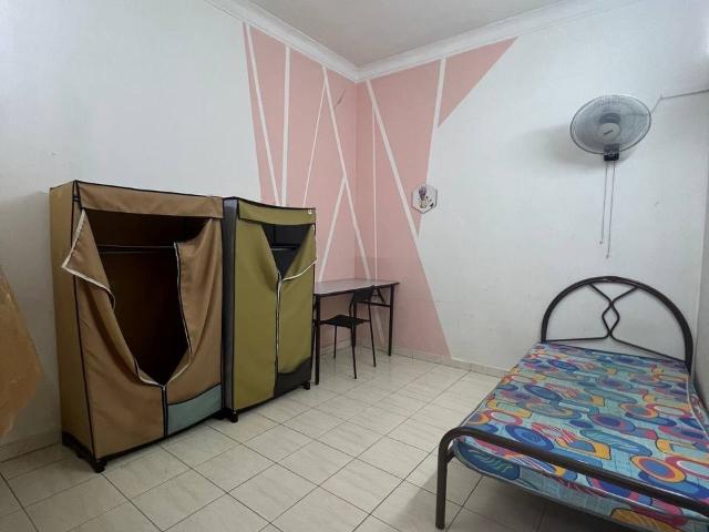 Female unit Middle Room at SS2, Petaling Jaya