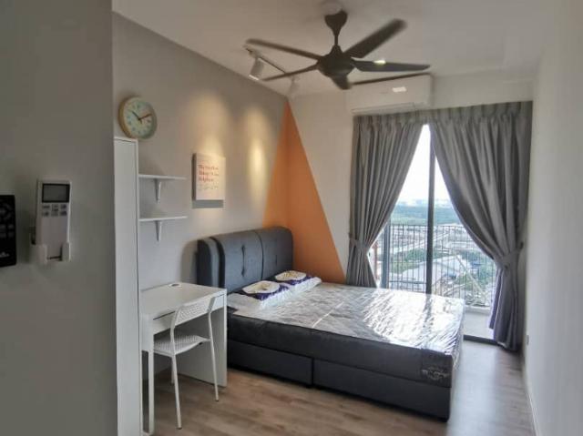 [Female unit] Middle room @ Emporis, 3mins drive to Segi, Doorstep to Jaya Grocer/Ninso/Coffee shop/Mamak