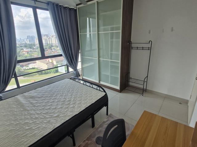 Female Unit Middle Room Fully FurnishedThe Z Residence Walking to LRT Muhibbah / Groceries Eateries shops