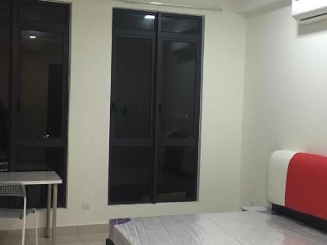 Female unit, near MRT HUKM cozy master room rental included utilities