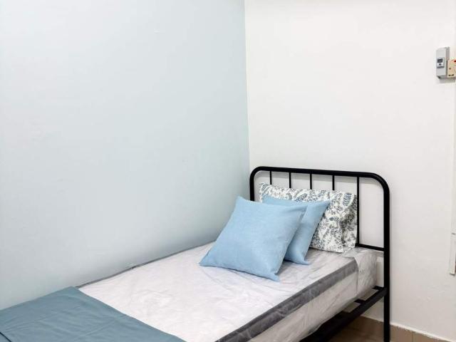 Female unit | Non Sharing | Low Deposit Small Room at The Arc Cyberjaya Nearby MMU and UOC