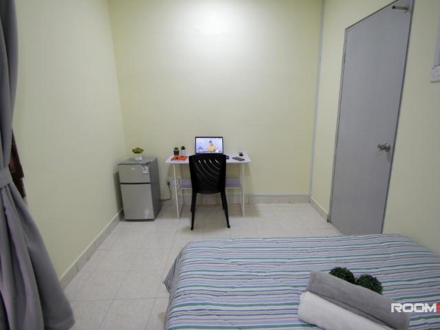 Female Unit Queen Bed Room @ Palm Spring, Kota Damansara