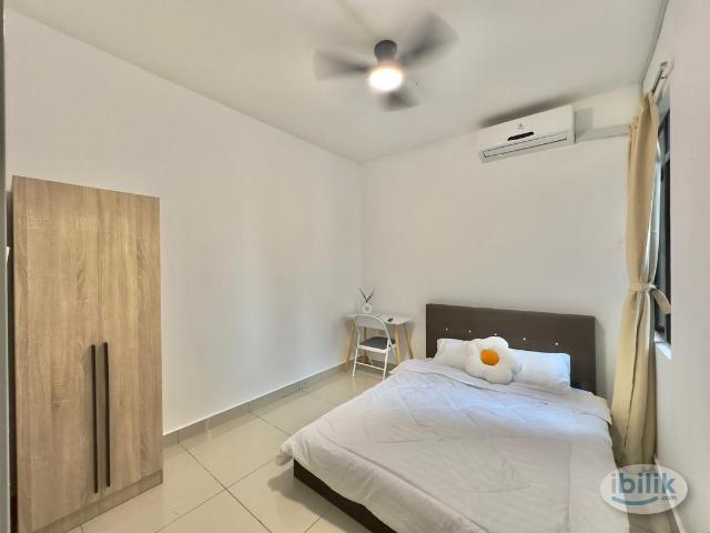 [Female Unit Room] Middle Queen Bedroom at Damansara Damai MRT Petaling Jaya One Damansara Condo Bandar Utama Desapark