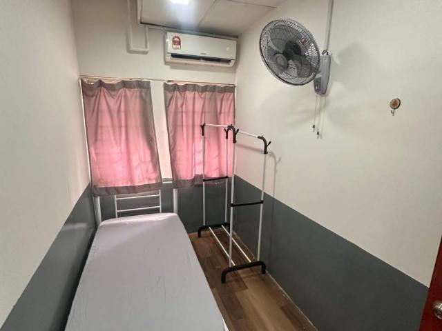 Female Unit Room + AirCond + Free WiFi near IOI Puchong LRT
