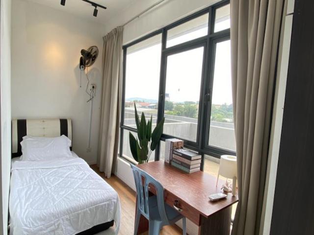 [Female Unit] Single room for rent at Paramount Utropolis