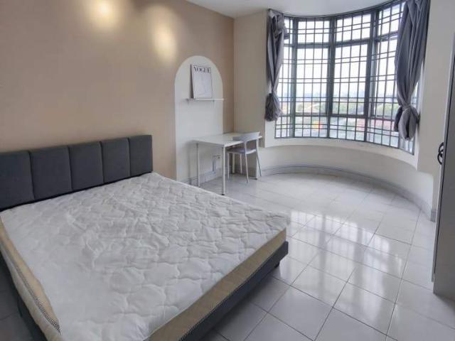Female unit* Spacious Middle room