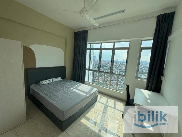 Female Unit Spacious Room at Petaling Jaya, 5mins to LRT Kelana Jaya