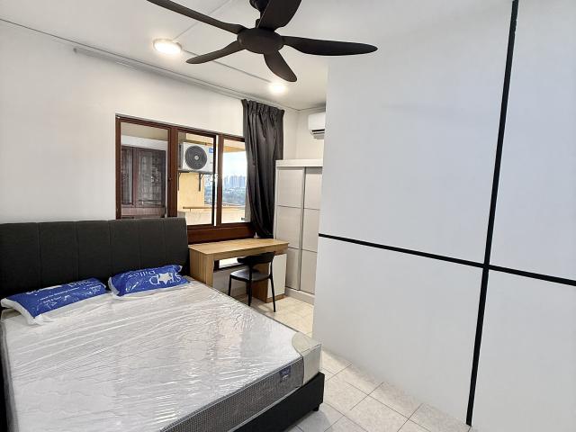 FEMALE UNITNEW FURNISHED UNITMiddle Room at Palm Spring, Kota Damansara