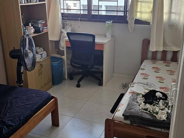 females to room share Pioneer mrt