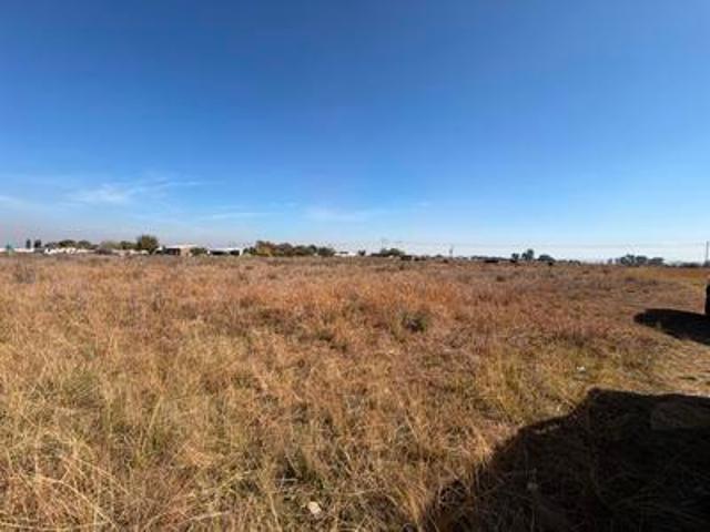 fenced 2 ha vacant plot on the marke.