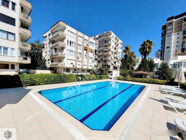 Fener'de Terra City Yakını Aras Sitesinde 3+1 Daire