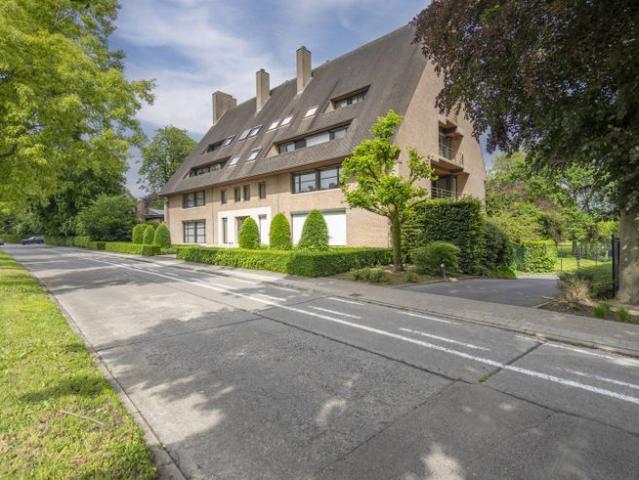 Fenomenaal ruim appartement te koop met zicht op de Leie in