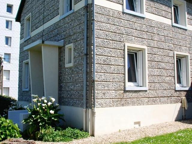 Fécamp: Maison avec jardin et garage en bon état général