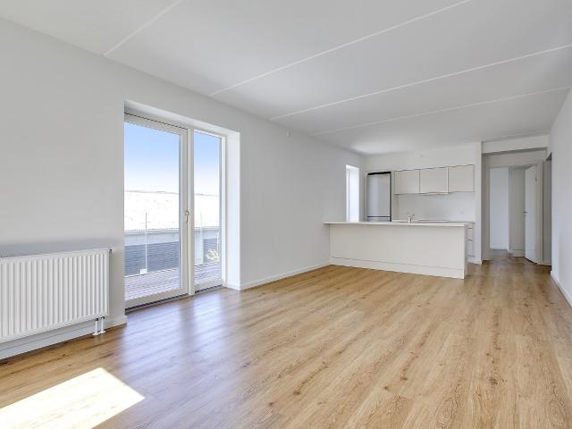 Fed 3 værelses lejlighed med walk in og stor altan på Eternitten