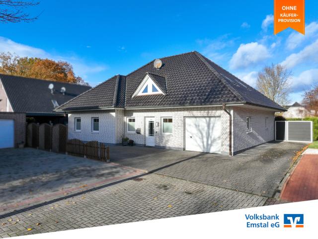 Sackgassenendlage trifft Komfort: Bungalow mit großzügigem Dachgeschoss, zwei Bädern u. einer Garage