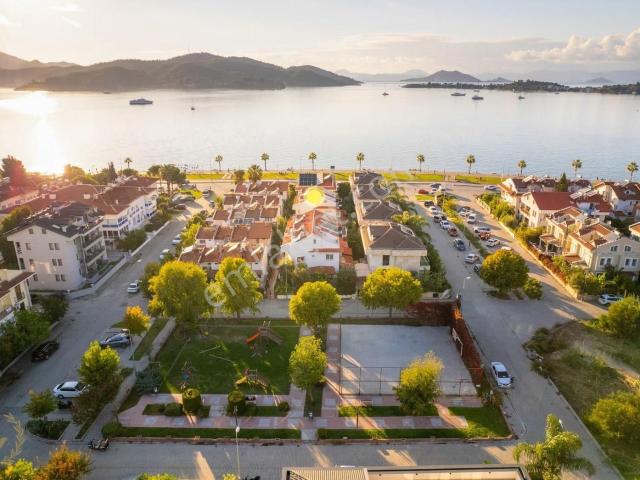 Fehiye Kordonda,3+1 Site İçi Triplex Villa