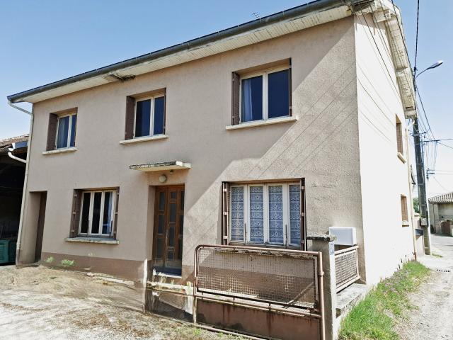 FEILLENS ! Tènement à rénover ! 195 000 € !