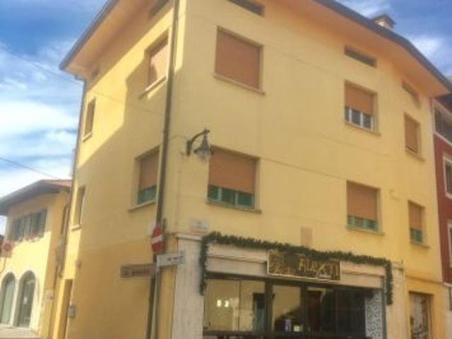 FELETTO UMBERTO CENTRO