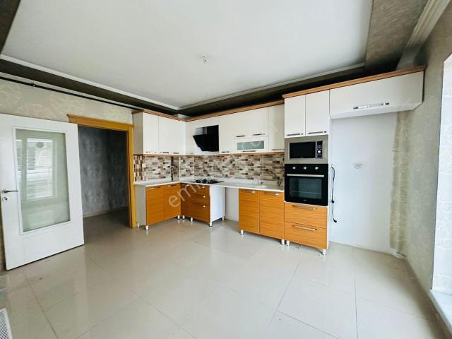 Feridunçelik'te Ali Bey Göbekte Giyinme Odalı Full Yapılı 3+1 Kiralık Daire !