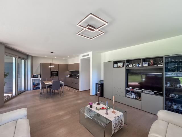 Ferienwohnung mit Garten, Pool und SPA in Montagnola