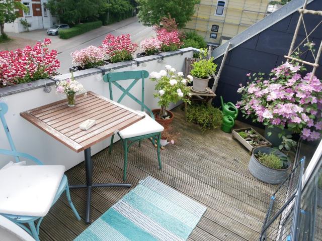 Ferienwohnung! Helle 3 Zimmer Dachgeschoßwohnung mit Balkon in 24837 Schleswig zu verkaufen