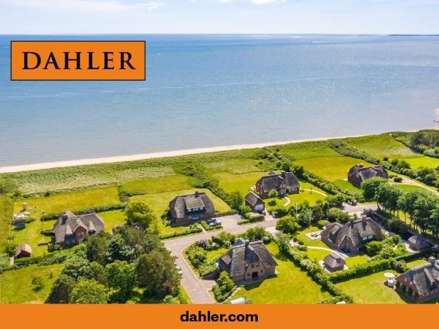 Ferienwohnung in einem Reetdachhaus auf einem attraktiven Dünengrundstück in 1.Reihe zur Nordsee