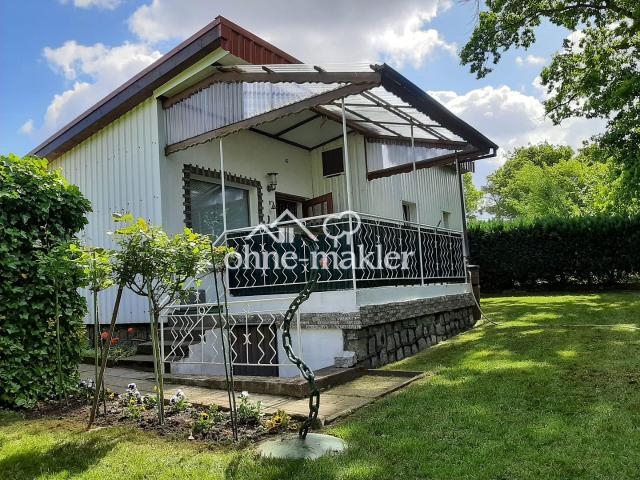 Ferienhaus mit Bootsplatz und Motorboot / Trailer