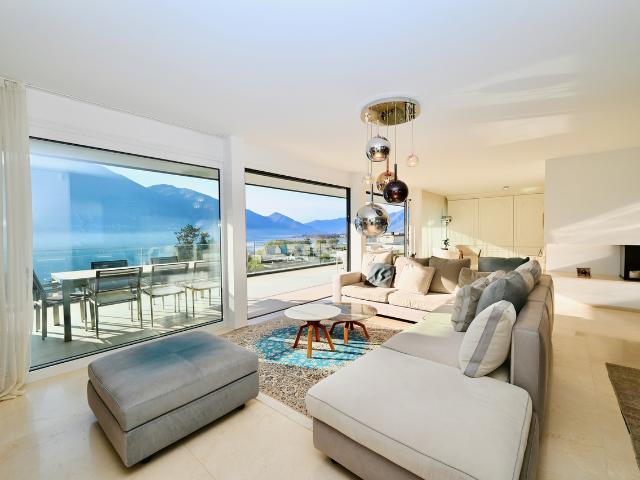 Ferienhaus: Design Duplex Penthouse mit atemberaubendem Seeblick