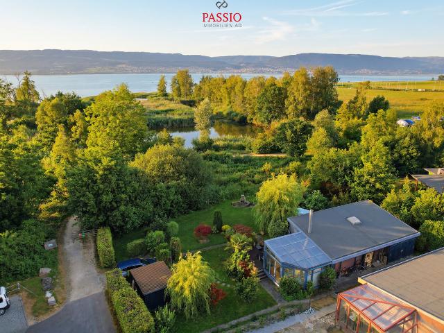 Ferienparadies mit eigenem Land direkt am Neuenburgersee