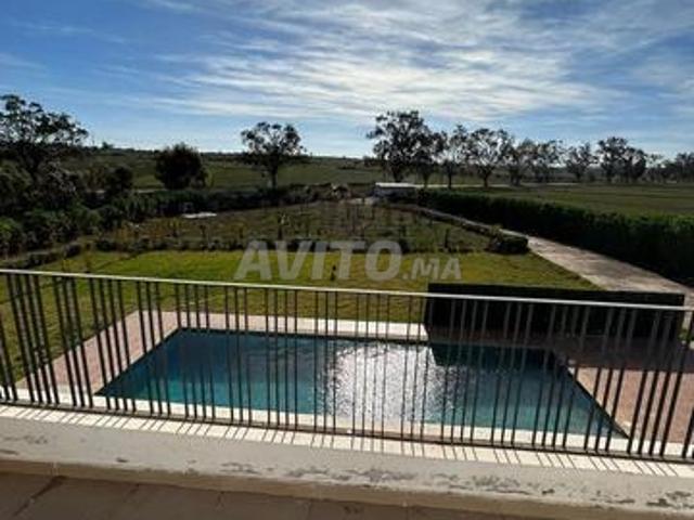 Ferme 4200 m2 bien meublée avec piscine 12x4