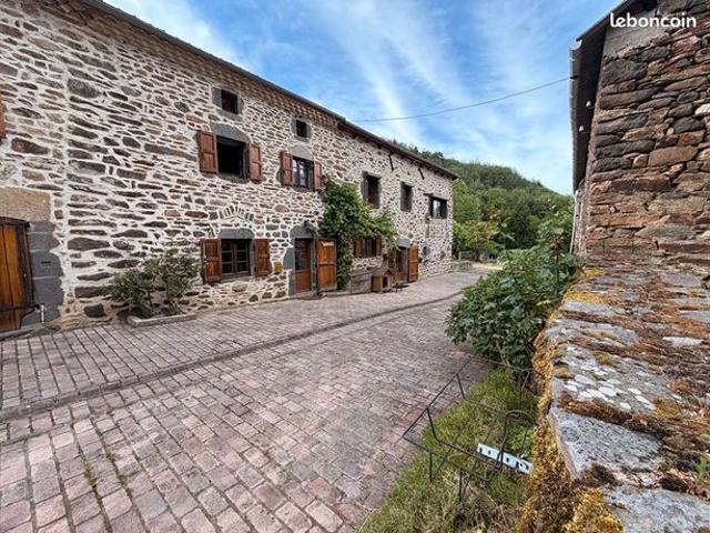 Ferme 6 pièces 200 m²