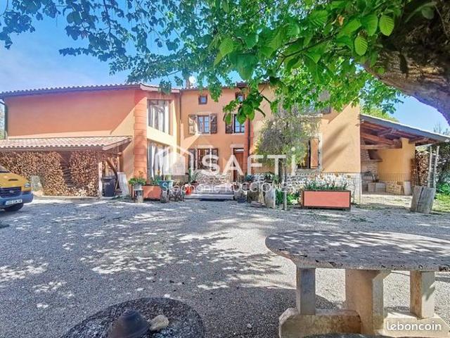 Ferme 6 pièces 240 m²
