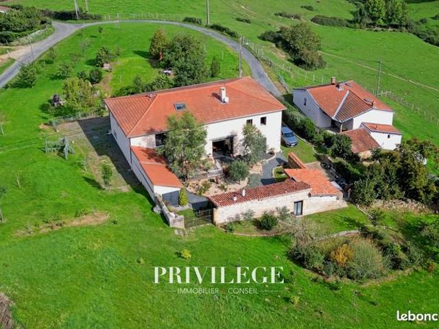 Ferme 6 pièces 304 m²