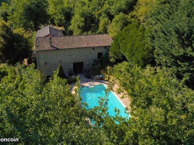 Ferme 8 pièces 243 m²