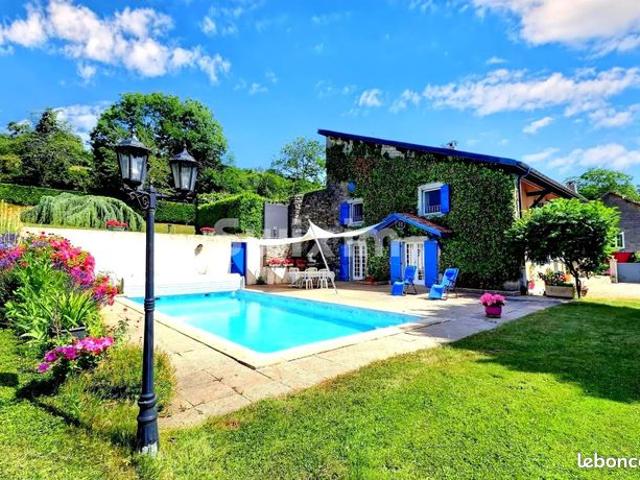 Ferme 8 pièces 300 m²