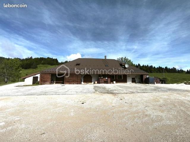 Ferme 8 pièces 303 m²